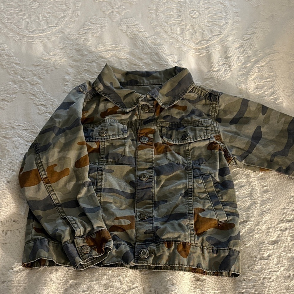 Gently loved Camouflage Unisex Kids Camouflage Jacket